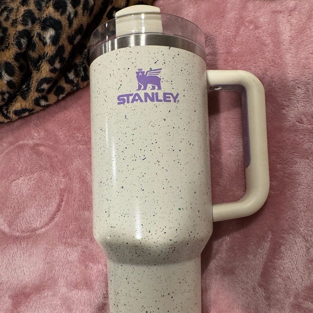 Stanley Cream/White Speckled 40oz Quencher